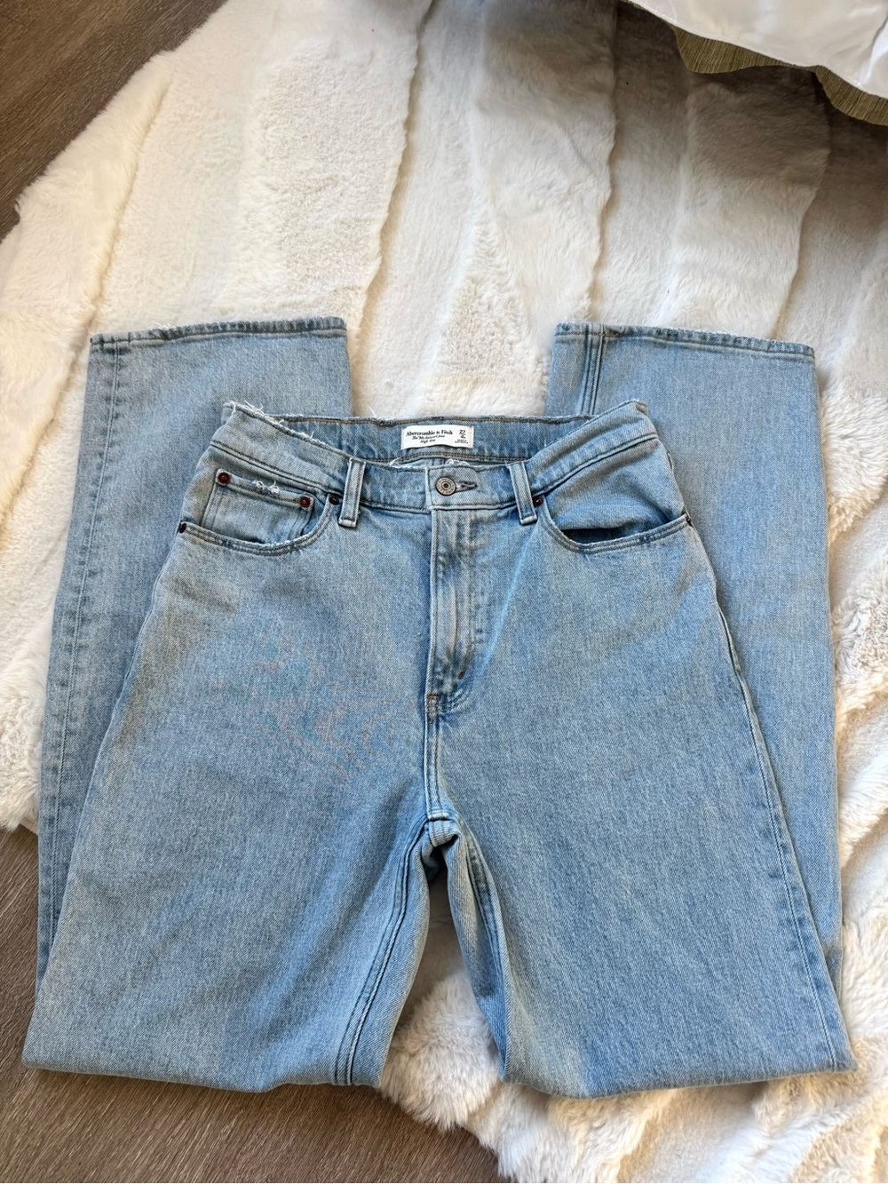 Abercrombie A&F The 90s Relaxed Jeans High-Rise Size 27